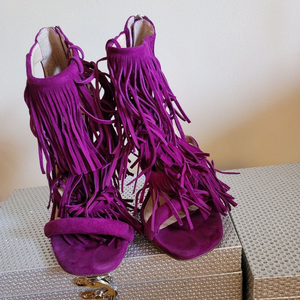 Steve Madden fringly pur suede, mage heels, size 6